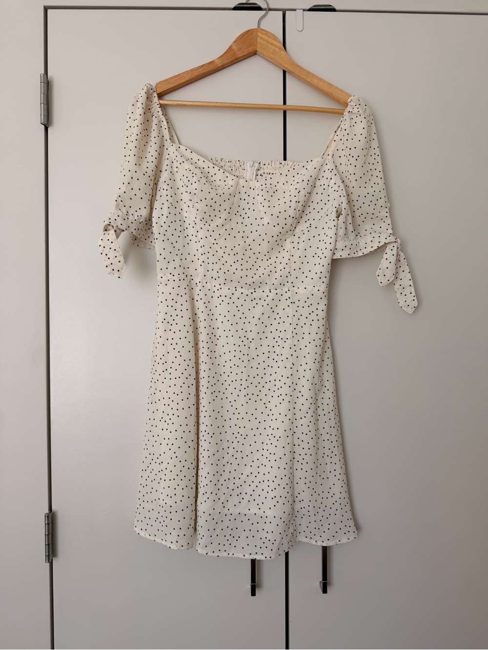 Puffy Shoulder Polka Dot Mini Dress in Cream